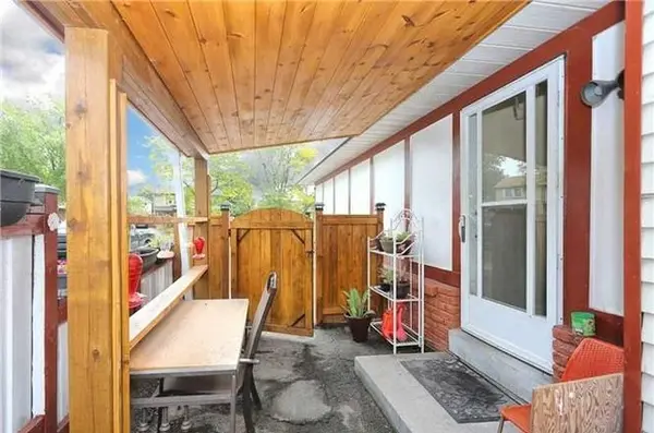 402 Chandos CT, Oshawa, ON L1J 6R1