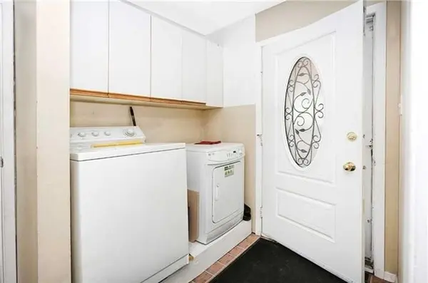 402 Chandos CT, Oshawa, ON L1J 6R1