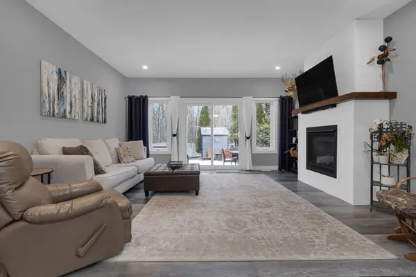 46 Brick Pond RD, Severn, ON L0K 1E0