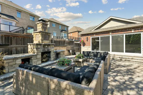 9 Flanders RD, Brampton, ON L6X 0W3