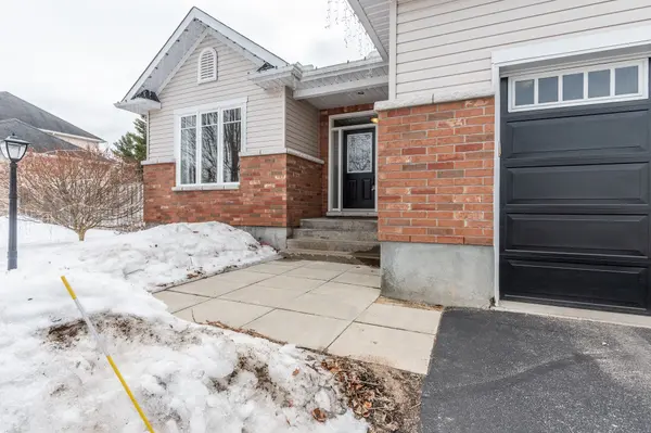 14 Bedard BLVD, Petawawa, ON K8H 0B7