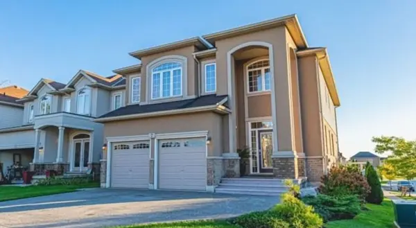 7 Woodvalley CT, Hamilton, ON L9B 0A8