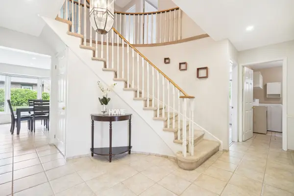 309 Amberly BLVD, Hamilton, ON L9G 4B6