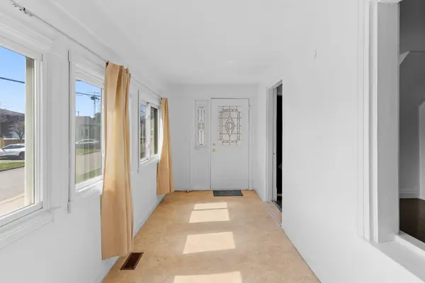 24 Lyndon ST W, Thorold, ON L2V 3J7