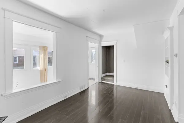 24 Lyndon ST W, Thorold, ON L2V 3J7