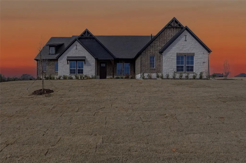 812 Valley Ridge Road, Van Alstyne, TX 75495