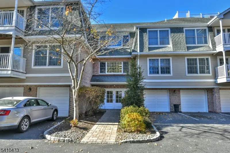 203 Central Park Pl #203, Ramsey Boro, NJ 07446