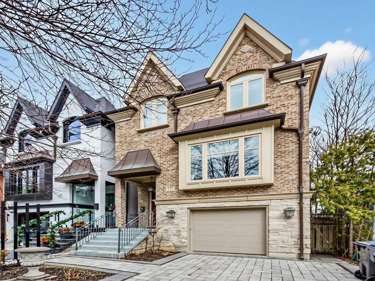241 Poplar Plains ST, Toronto C02, ON M4V 2N8