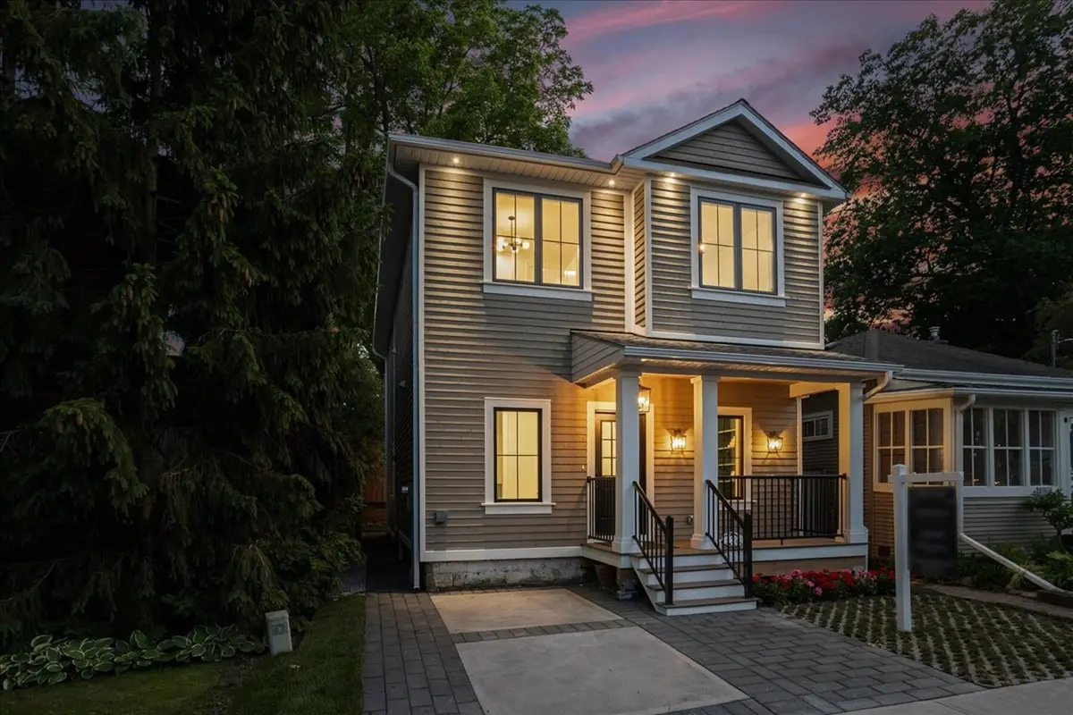 152 Chisholm ST, Oakville, ON L6K 3J4