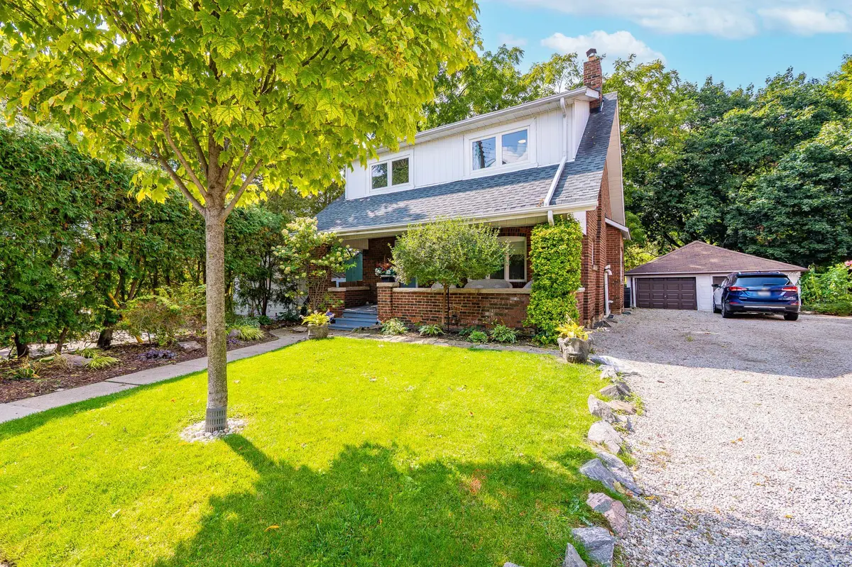 10 King Street CRES, Toronto W04, ON M9N 1K6