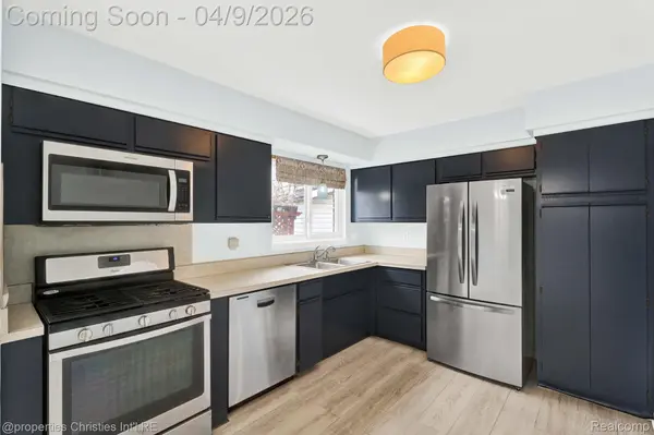 4211 Yorba Linda BLVD, Royal Oak, MI 48073