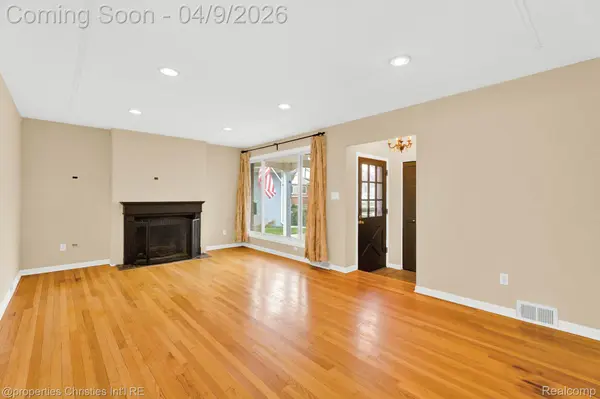 4211 Yorba Linda BLVD, Royal Oak, MI 48073