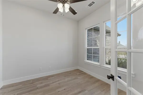 814 Valley Ridge Road, Van Alstyne, TX 75495