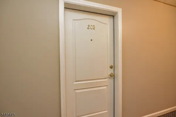 203 Central Park Pl #203, Ramsey Boro, NJ 07446