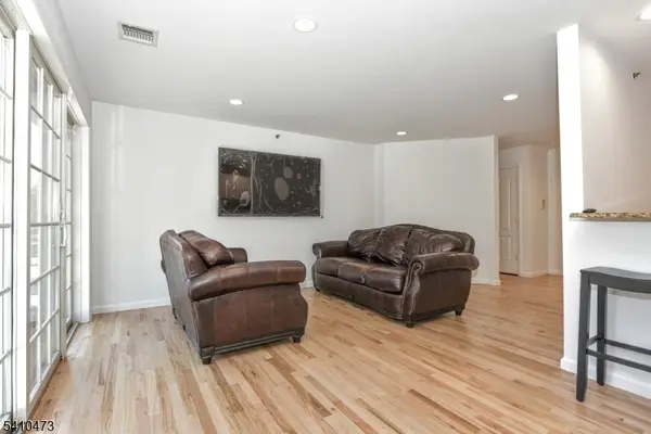 203 Central Park Pl #203, Ramsey Boro, NJ 07446