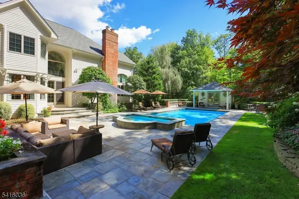 6 Thistle Ln, Warren Twp., NJ 07059