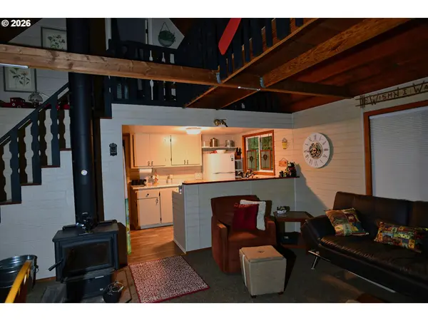 Cabin 44 Northwoods, Cougar, WA 98616