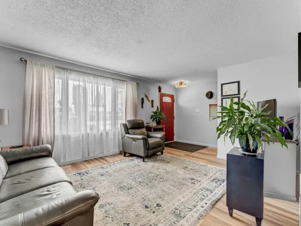 1611 10 AVE NE, Medicine Hat, AB T1A6G6