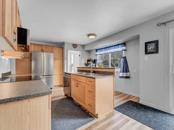 1611 10 AVE NE, Medicine Hat, AB T1A6G6