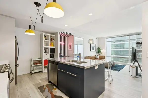 215 13 AVE SW #1401, Calgary, AB T2R0V6