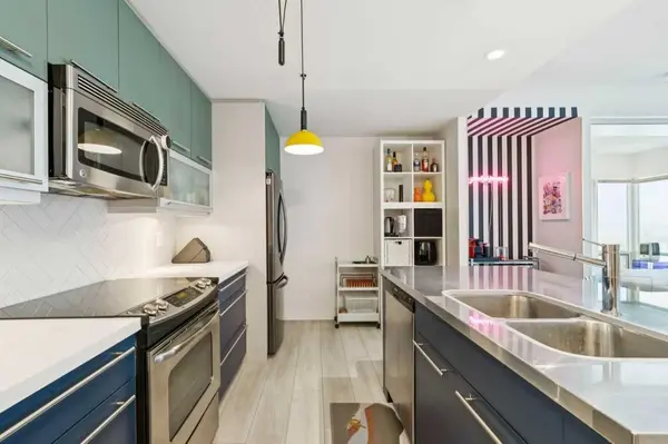 215 13 AVE SW #1401, Calgary, AB T2R0V6