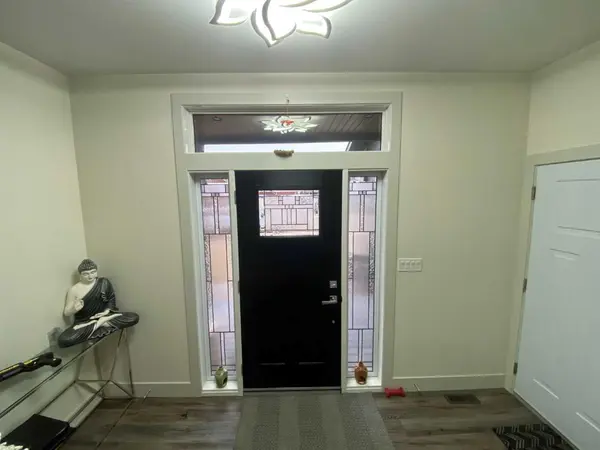 5402 43 ST, Taber, AB T1G0E2