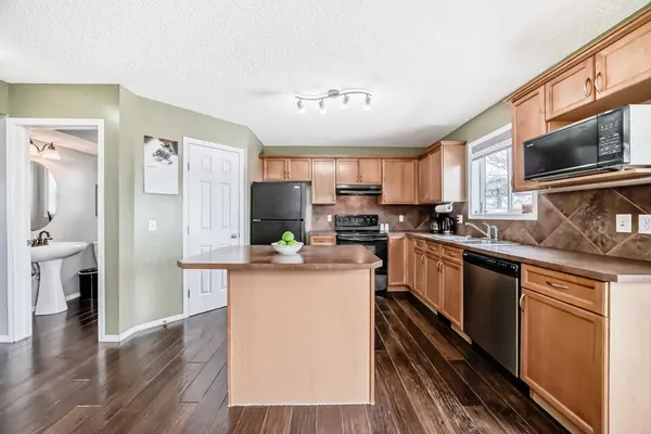 71 covepark Rise NE, Calgary, AB T3K0A5