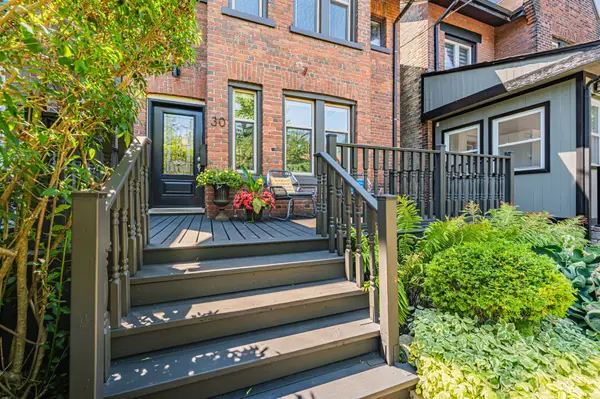 30 Coady AVE, Toronto E01, ON M4M 2Y8