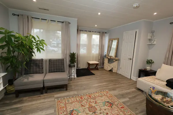 16 River DR, East Gwillimbury, ON L9N 1A6