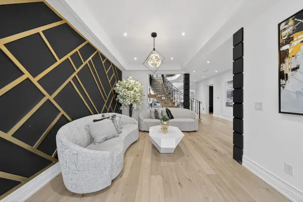 2019 Lilac DR, Innisfil, ON L9S 1Y9