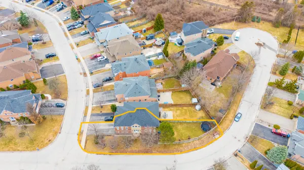 7330 Frontier RDG, Mississauga, ON L5N 7P7