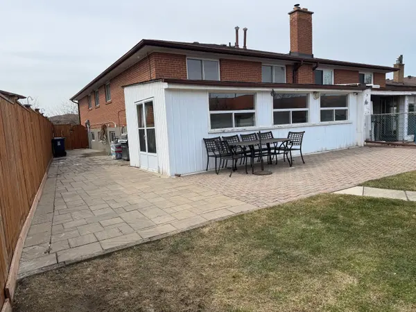 155 Cabana DR, Toronto W05, ON M9L 1L2