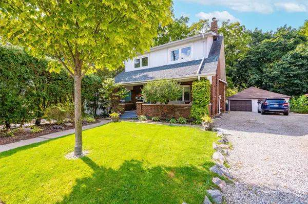 10 King Street CRES, Toronto W04, ON M9N 1K6