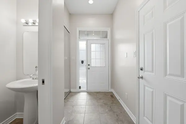 564 Remnor AVE, Kanata, ON K2T 0A5