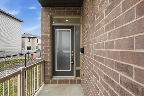 352 Monticello AVE, Kanata, ON K2S 2S5