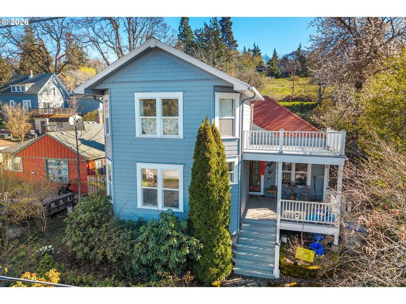 715 SHERMAN AVE, Hood River, OR 97031