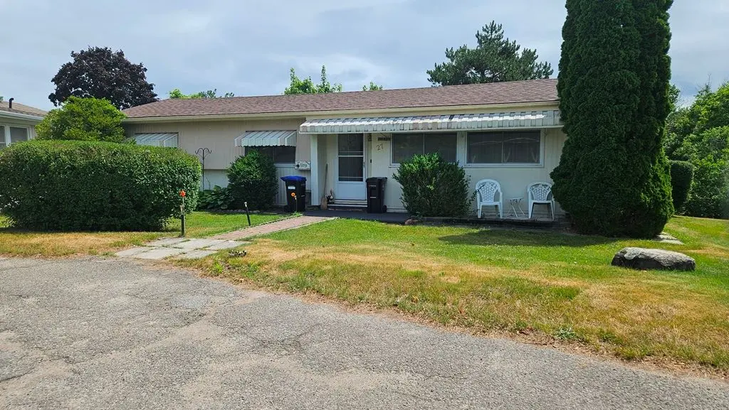 27 Mimosa DR, Innisfil, ON L9S 1P8