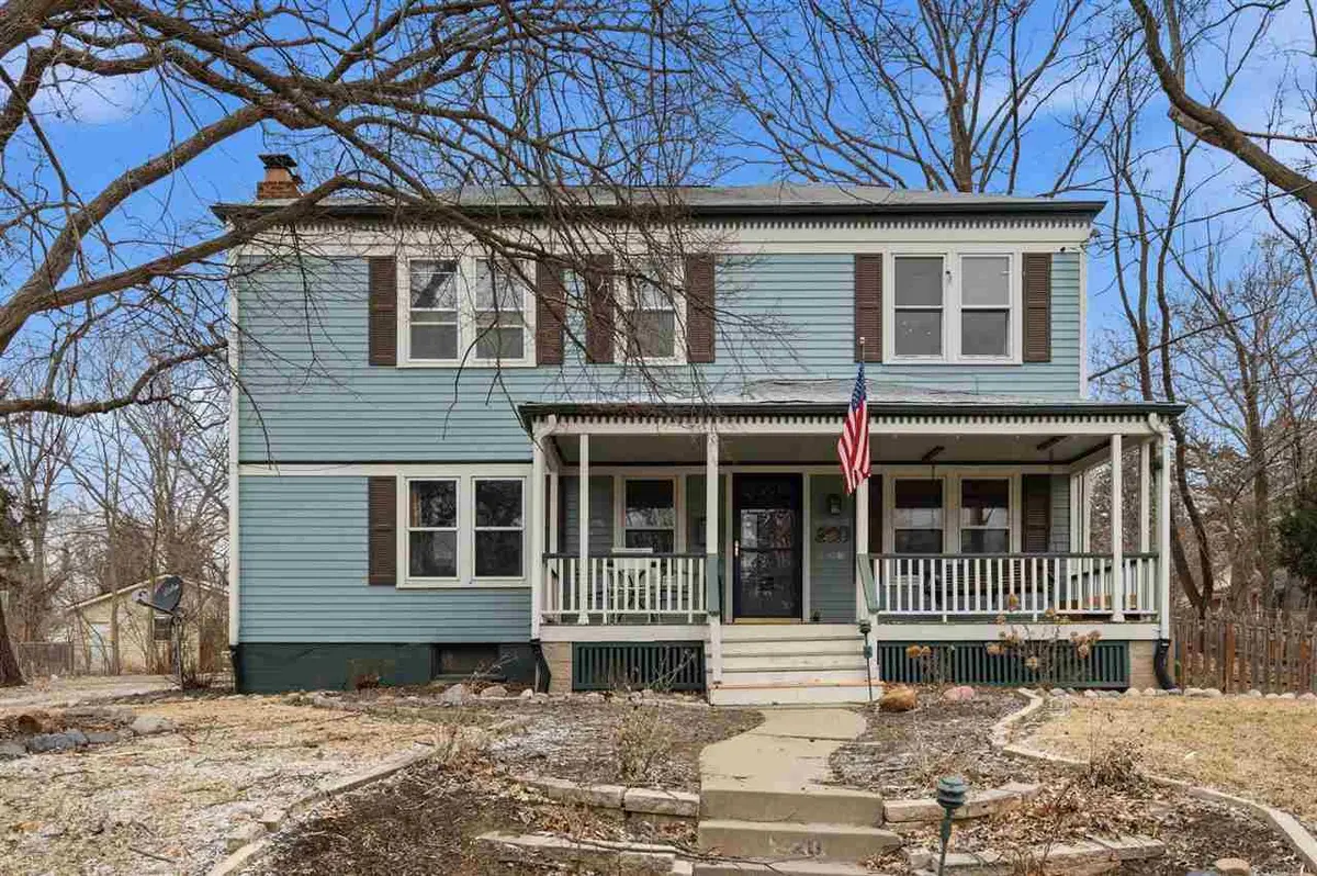 920 Ginter Ave, Iowa City, IA 52240