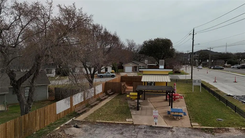 1401 Pipeline Road E, Bedford, TX 76022