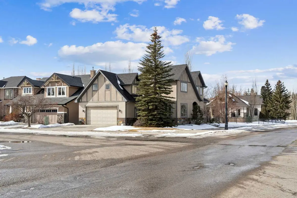 1 Discovery Ridge Link SW, Calgary, AB T3H 4Y1