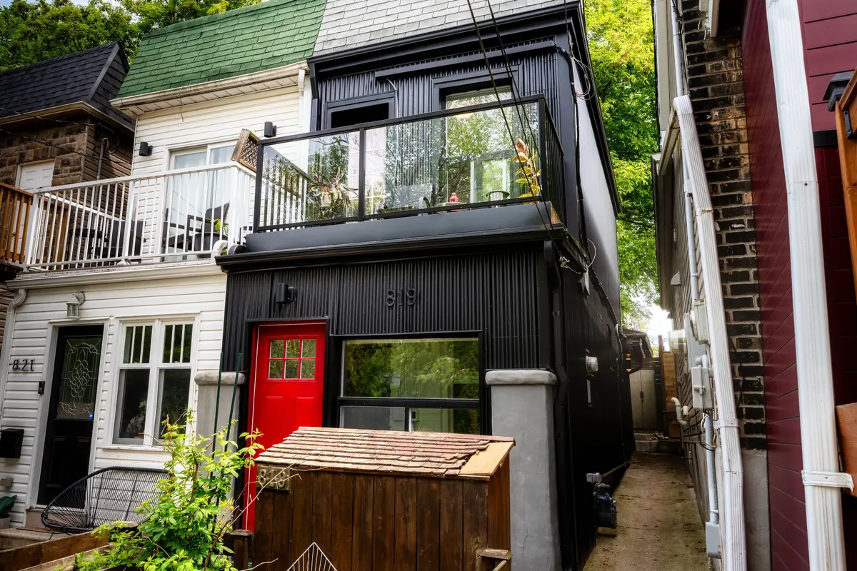 819 Craven RD, Toronto E01, ON M4L 2Z7