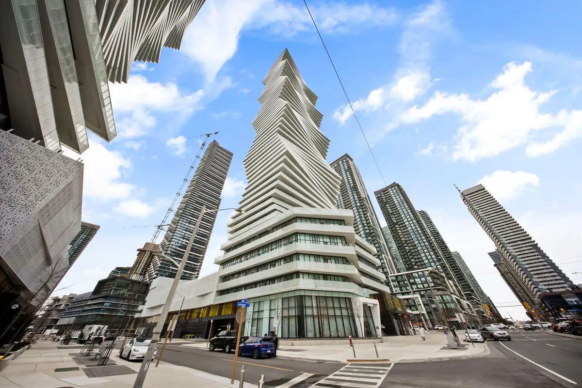 3900 Confederation Pkwy #215, Mississauga, ON L5B 0M3