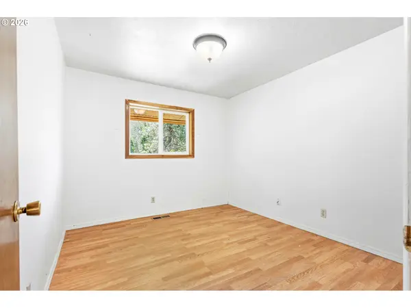 38775 GOLDEN VALLEY DR, Lebanon, OR 97355