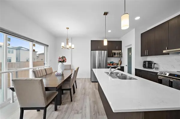 43 CRYSTAL LAKE TER, Winnipeg, MB R3Y 2E5