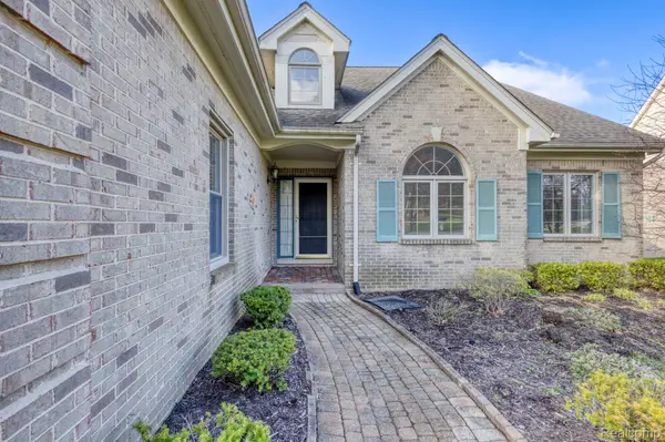 8518 Invitational DR S, Washington Township, MI 48094