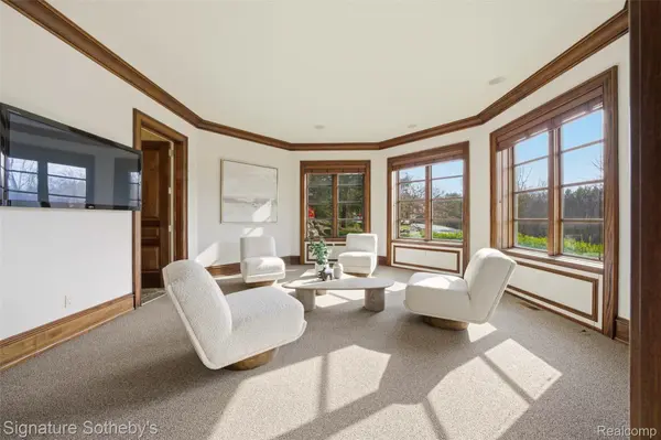 2759 Turtle Ridge DR, Bloomfield Charter Township, MI 48302