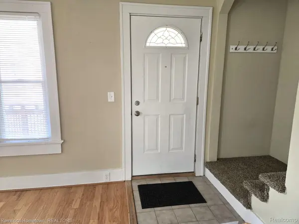 571 W Saratoga ST, Ferndale, MI 48220