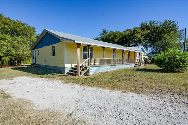 322 Hcr 2320, Abbott, TX 76621