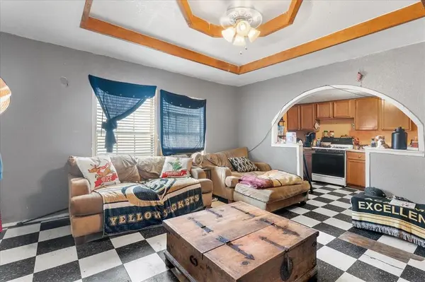 109 N Kouns Street, Cleburne, TX 76031