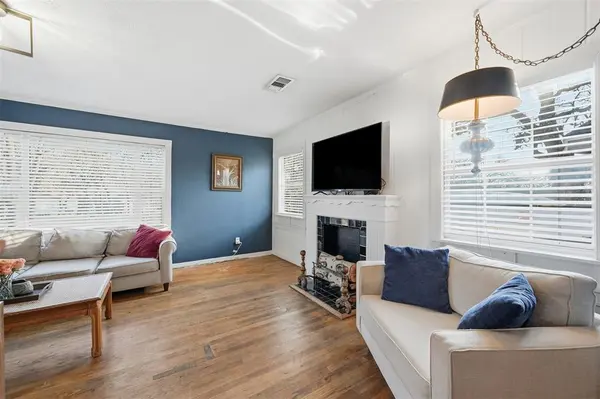 2129 Cardinal Lane, Fort Worth, TX 76111